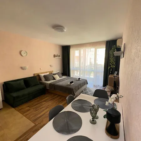 студия Sea Breeze Apartment